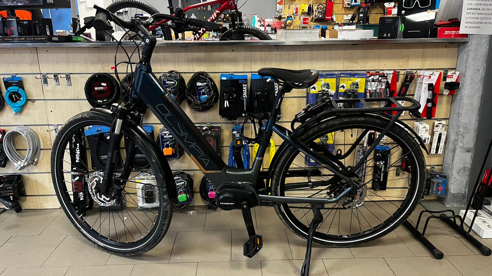 Olympia Magnum 28" E-Urban Bike Vista laterale